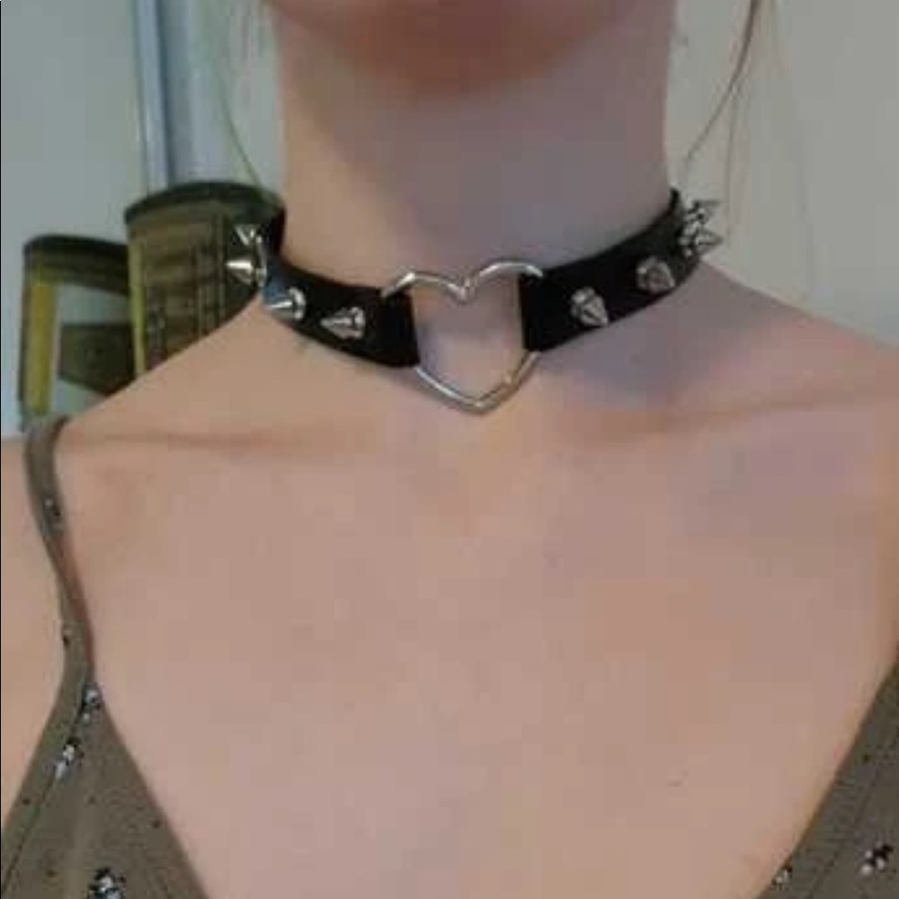 Choker - Picture 7 of 8